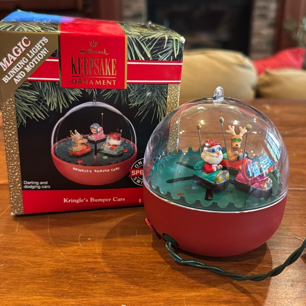 Hallmark Keepsake Christmas Ornament 1989 Kringle’s Bumper Cars Magic Motion Box